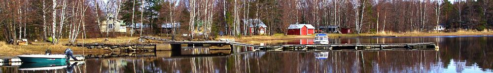 Näkymä Mäntlahden kylänrannasta itään 29.4.2018. Veneitä jo vesilla, kesä tekee tuloaan.